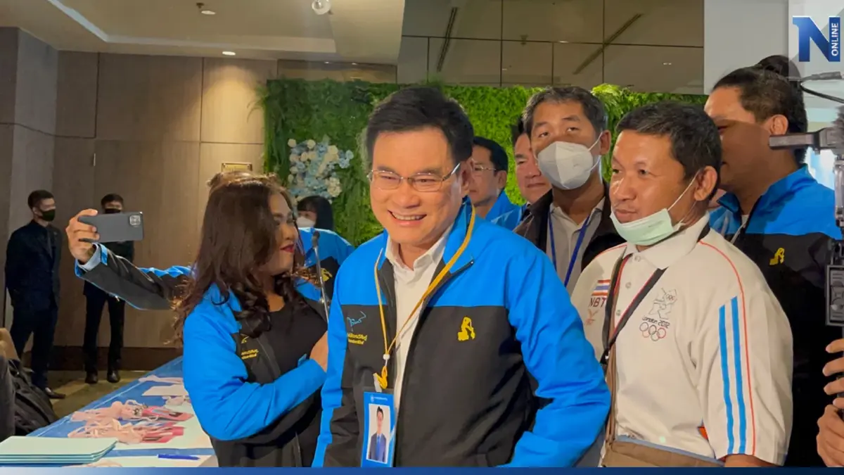 "จุรินทร์" เชื่อไม่มีขัดแย้งในพรรคทุกอย่างจะยุติ ปัดตอบจับมือ "เพื่อไทย"