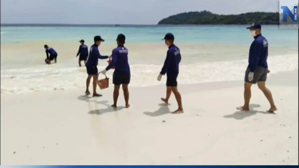 พบคราบน้ำมัน ลอยติดชายหาด เกาะหลีเป๊ะ ทร.ภาค 3 เร่งกำจัด พบคราบน้ำมัน ลอยติดชายหาด เกาะหลีเป๊ะ ทร.ภาค 3 เร่งกำจัด