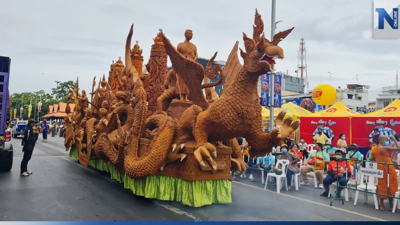 ยิ่งใหญ่กว่าทุกปี ชมขบวนแห่เทียนพรรษาโคราช นทท.แห่เซลฟี่คึกคัก