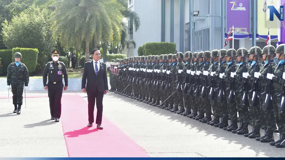"บิ๊กตู่" อารมณ์ดี ร่วมงานวันสถาปนา ร.21 มอบทุนการศึกษาบุตรกำลังพล