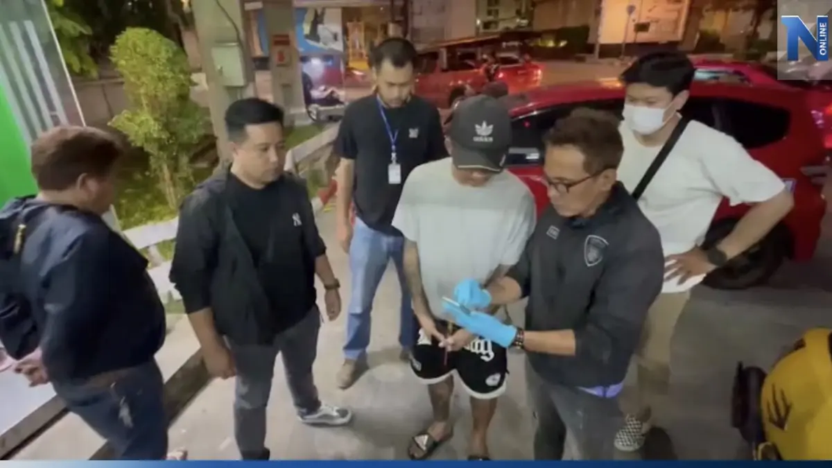 ไม่ทันข้ามวัน รวบแล้วหนุ่มทำปืนลั่นใส่เพื่อนหวิดดับ