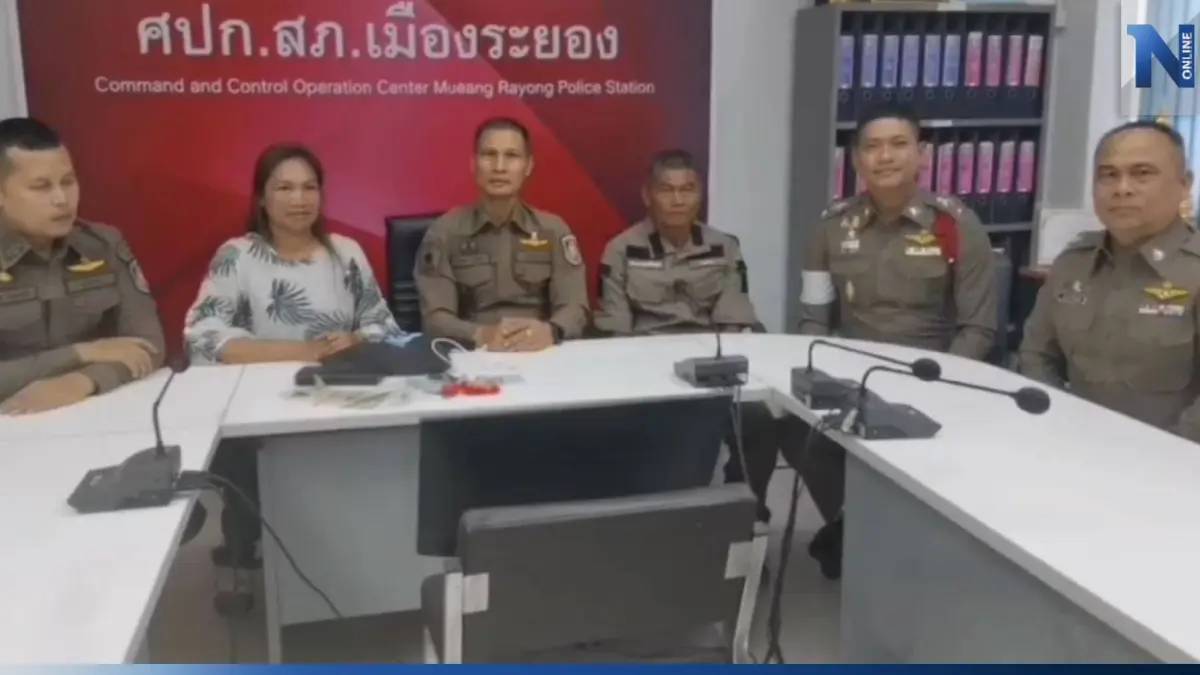 ชื่นชม! อาสาจราจร เก็บกระเป๋า พร้อมสร้อยทอง-เงินสด ส่งคืนเจ้าของ ชื่นชม! อาสาจราจร เก็บกระเป๋า พร้อมสร้อยทอง-เงินสด ส่งคืนเจ้าของ