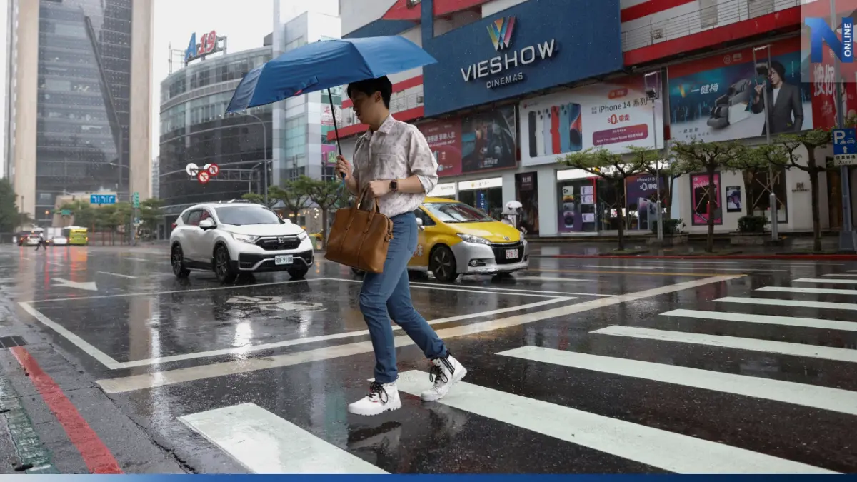 ไต้ฝุ่นขนุนเข้าใกล้ไต้หวัน ส่งผลฝนตกหนัก-ลมแรง ต้องปิดธุรกิจต่าง ๆ ไต้ฝุ่นขนุนเข้าใกล้ไต้หวัน ส่งผลฝนตกหนัก-ลมแรง ต้องปิดธุรกิจต่าง ๆ