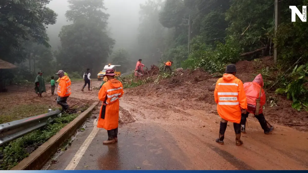 เปิดภาพนาทีดินสไลด์ปิดทับเส้นทาง อุทยานฯดอยภูคา หลังฝนกระหน่ำ 5 วันติด เปิดภาพนาทีดินสไลด์ปิดทับเส้นทาง อุทยานฯดอยภูคา หลังฝนกระหน่ำ 5 วันติด