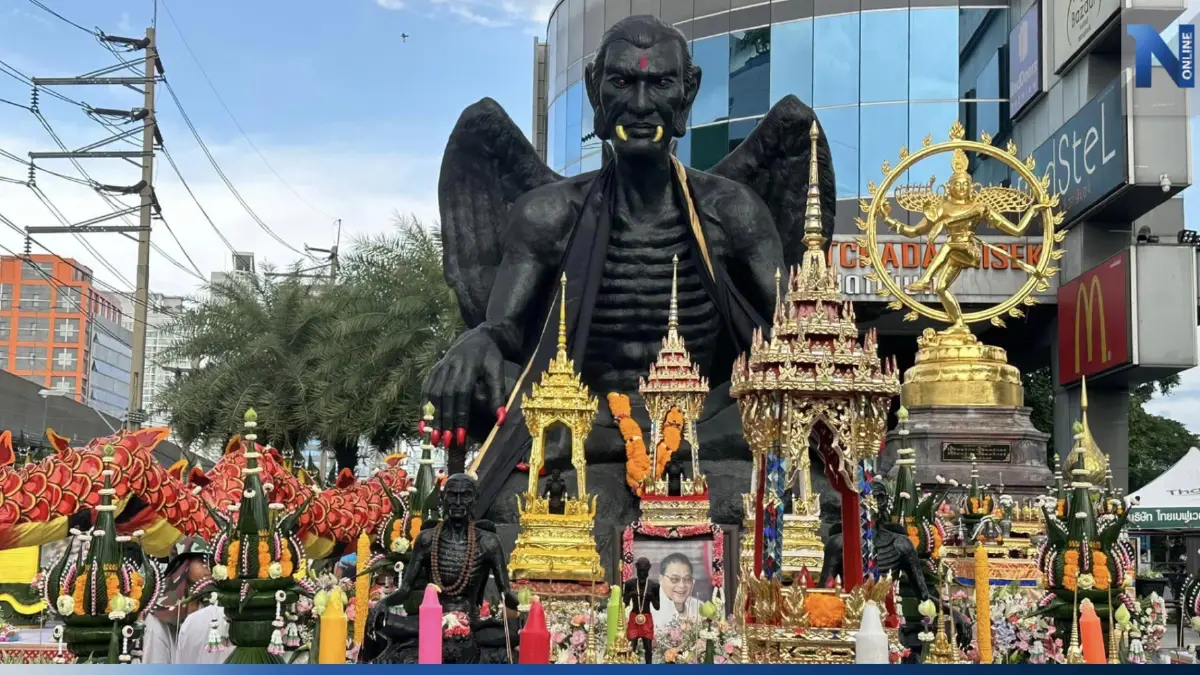 โดนแล้ว! กทม. สั่งสร้างสิ่งบังตารูปปั้น "ครูกายแก้ว" เพื่อความสบายใจ ปชช.