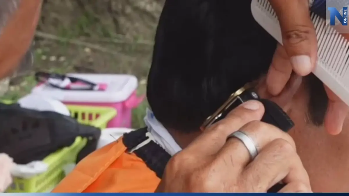 ยกนิ้วให้เลย! กลุ่มตำรวจนักไถ เปิดท้าย จยย. ตัดผมให้ ปชช.-นทท. ฟรี ยกนิ้วให้เลย! กลุ่มตำรวจนักไถ เปิดท้าย จยย. ตัดผมให้ ปชช.-นทท. ฟรี