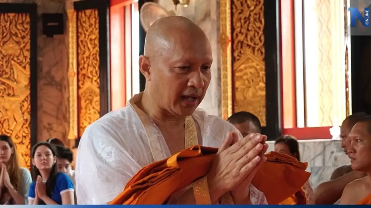 "กระรอก เชิญยิ้ม" ถือฤกษ์ดีวันแม่ โกนหัวบวชแก้บน หลังหายจากอาการป่วย "กระรอก เชิญยิ้ม" ถือฤกษ์ดีวันแม่ โกนหัวบวชแก้บน หลังหายจากอาการป่วย