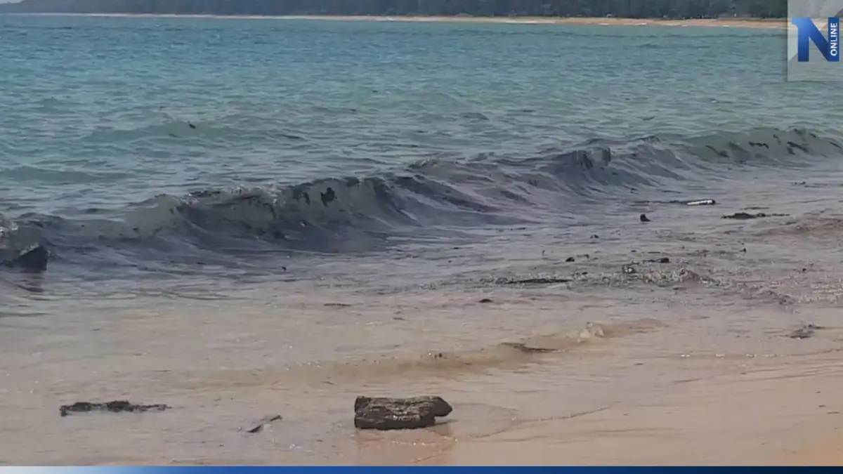 ยังพบคราบน้ำมันปริศนา ลอยเกลื่อนหาดภูเก็ต โดยเฉพาะฝั่งตะวันตก