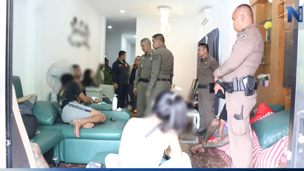 2 แก๊งวัยรุ่น ยิงปืนสนั่นพูลวิลล่า ตร.บุกค้นเจอฉี่ม่วงเพียบ 2 แก๊งวัยรุ่น ยิงปืนสนั่นพูลวิลล่า ตร.บุกค้นเจอฉี่ม่วงเพียบ