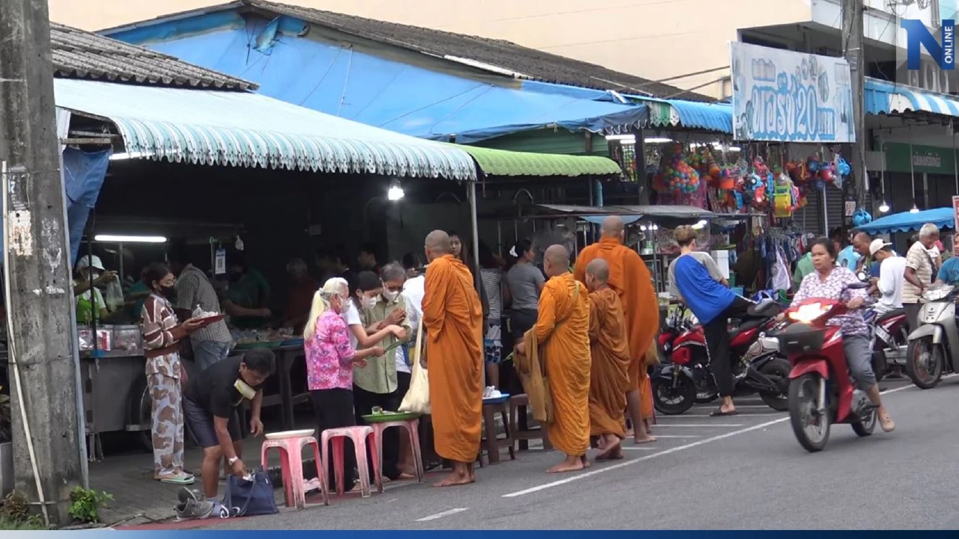 "ชาวสงขลา" ร่วมทำบุญตักบาตร เนื่องในวันเข้าพรรษา "ชาวสงขลา" ร่วมทำบุญตักบาตร เนื่องในวันเข้าพรรษา