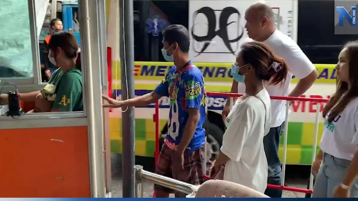 พนง.ลานจอดรถ ชี้จุด "เทศกิจ-ลูกชาย" รุมทำร้าย ทางเข้าตลาดดัง