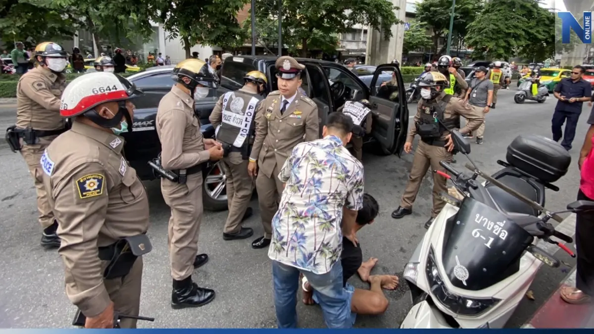 ปิดล้อมวุ่น หนุ่มคลั่งซิ่งกระบะย้อนศร กลางพญาไท อ้างถูกคนตามฆ่า