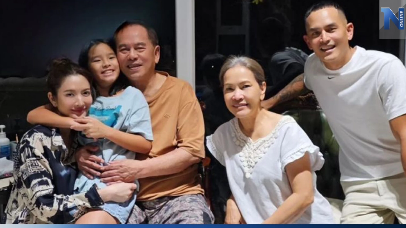 รูปแรกหลังหย่า 'แอฟ ทักษอร' โพสต์ร่วมเฟรม 'สงกรานต์' ชาวเน็ตวิเคราะห์สนั่น