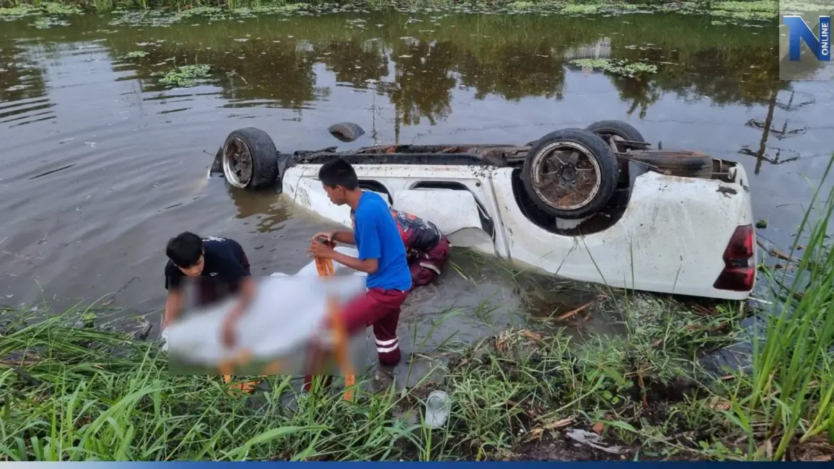 สลด หนุ่มวัย 18 ปี ขับกระบะเสียหลัก รถตกคู จมน้ำดับ สลด หนุ่มวัย 18 ปี ขับกระบะเสียหลัก รถตกคู จมน้ำดับ