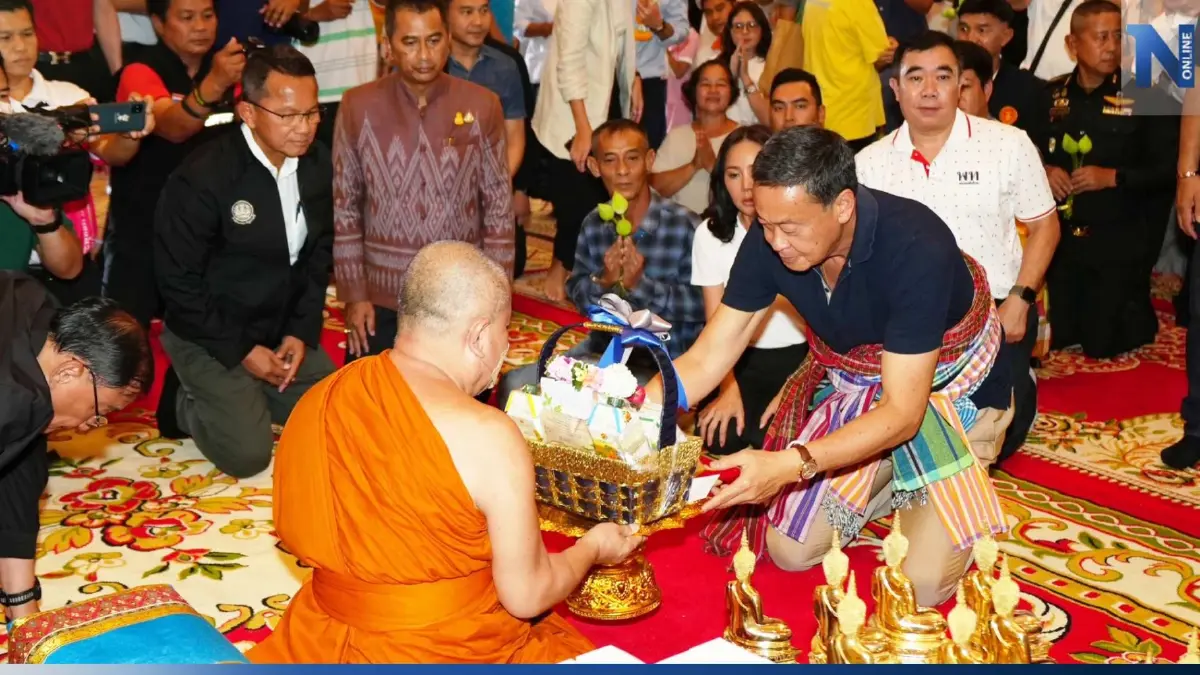 เจ้าอาวาสวัดโพธิ์ชัย เคาะกระหม่อม "เศรษฐา" อวยชัย ขอให้บริหารประเทศให้ดี เจ้าอาวาสวัดโพธิ์ชัย เคาะกระหม่อม "เศรษฐา" อวยชัย ขอให้บริหารประเทศให้ดี