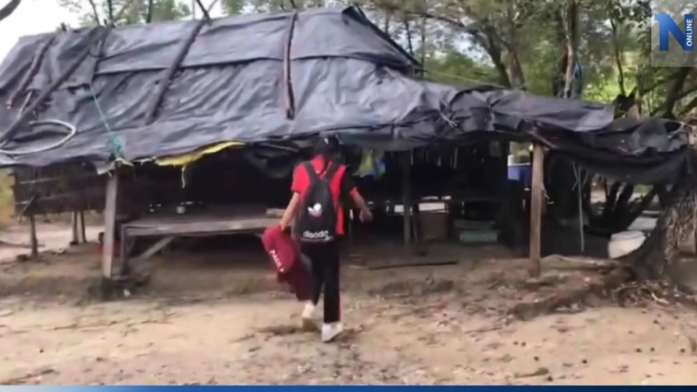 สุดรันทด! นักเรียนวัย 16 ปี ต้องดูแลพ่อป่วยหนัก อาศัยเพิงพักริมทะเลซุกหัวนอน