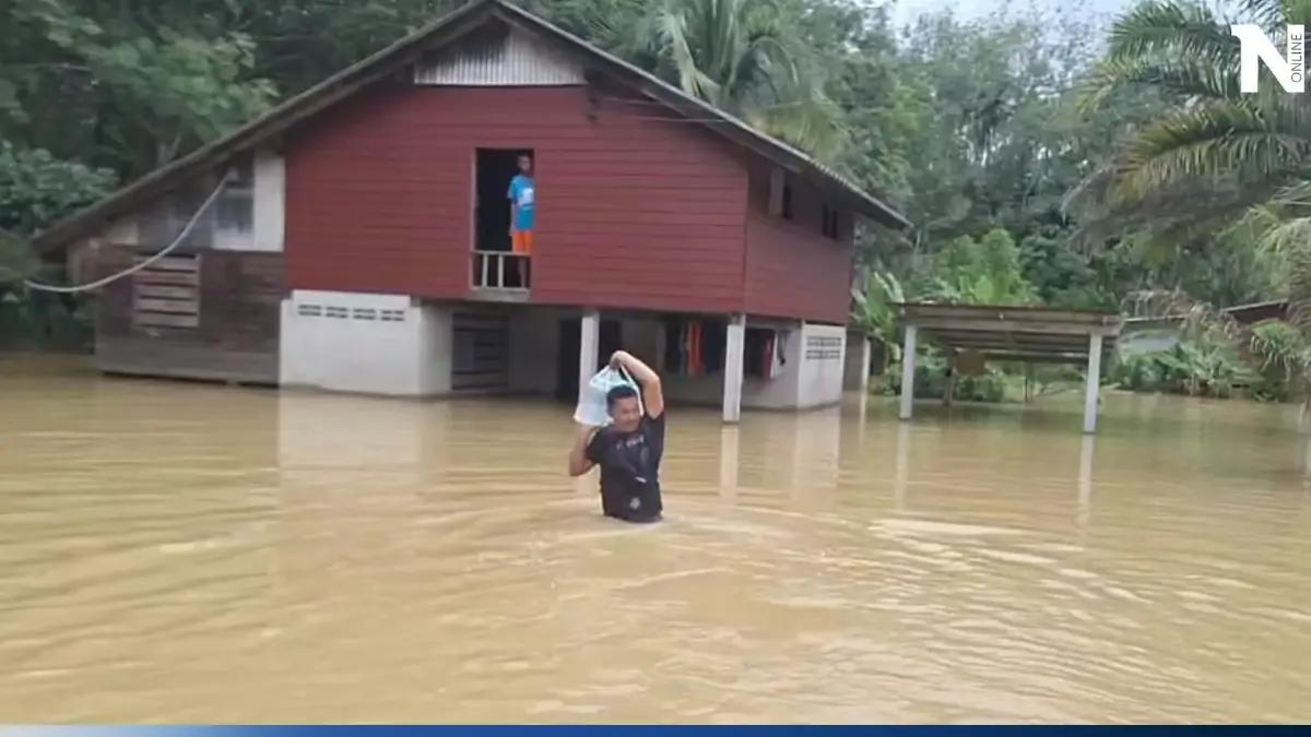อ.ละงู สตูล ยังอ่วม น้ำท่วม 5 ตำบล น้ำทะเลหนุน สั่งปิดโรงเรียนไม่มีกำหนด อ.ละงู สตูล ยังอ่วม น้ำท่วม 5 ตำบล น้ำทะเลหนุน สั่งปิดโรงเรียนไม่มีกำหนด