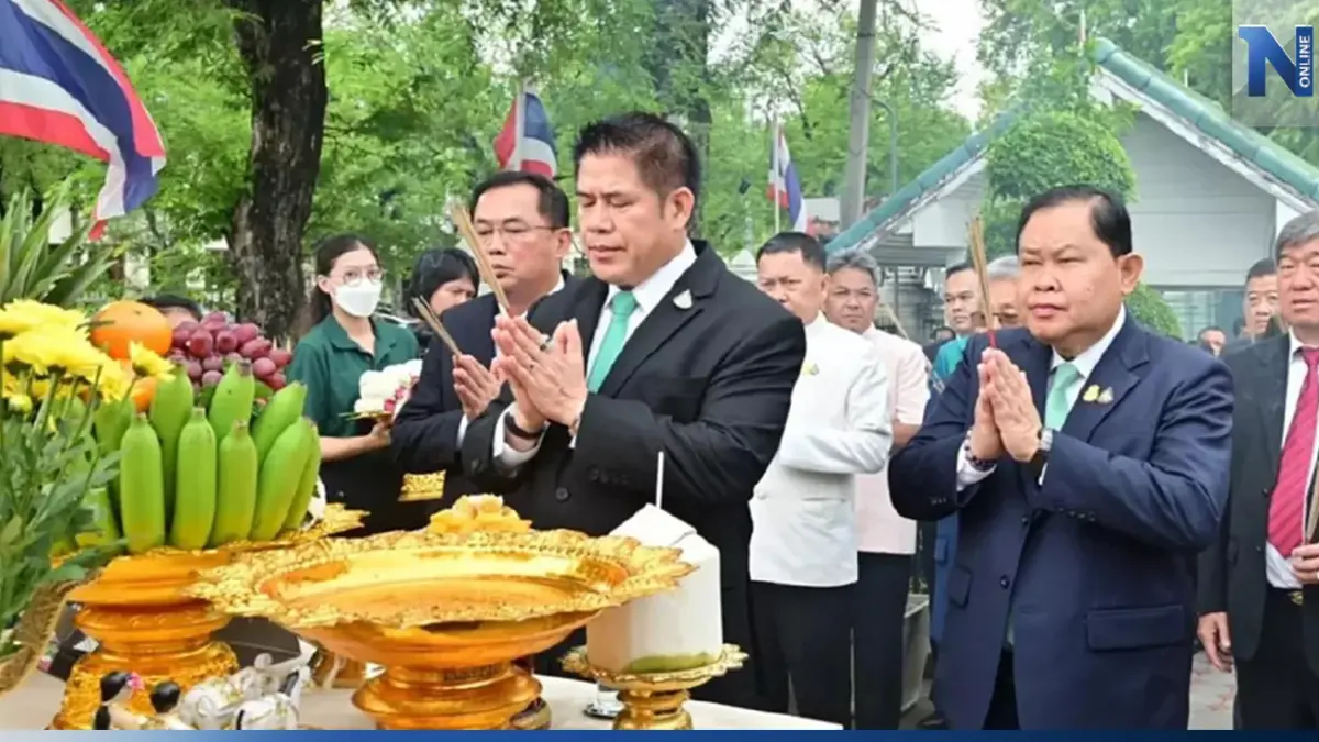 "ธรรมนัส" ถือฤกษ์ 08.19 น. ใส่ไทค์เขียว เข้าก.เกษตรวันแรก "ธรรมนัส" ถือฤกษ์ 08.19 น. ใส่ไทค์เขียว เข้าก.เกษตรวันแรก