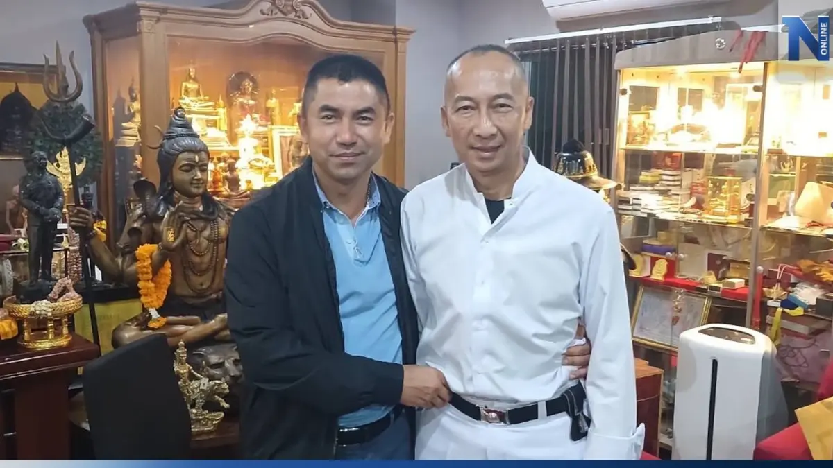 เปิดภาพ ‘บิ๊กต่อ-บิ๊กโจ๊ก’ ทานข้าว พูดคุย กอดเอว อย่างชื่นมื่น เปิดภาพ ‘บิ๊กต่อ-บิ๊กโจ๊ก’ ทานข้าว พูดคุย กอดเอว อย่างชื่นมื่น
