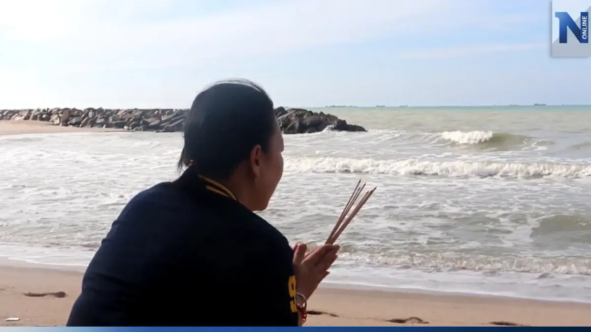 ยังไร้วี่แววสาว 16 จมทะเล "หาดแสงจันทร์" ครอบครัวเผยเรื่องราวสุดขนลุก ยังไร้วี่แววสาว 16 จมทะเล "หาดแสงจันทร์" ครอบครัวเผยเรื่องราวสุดขนลุก