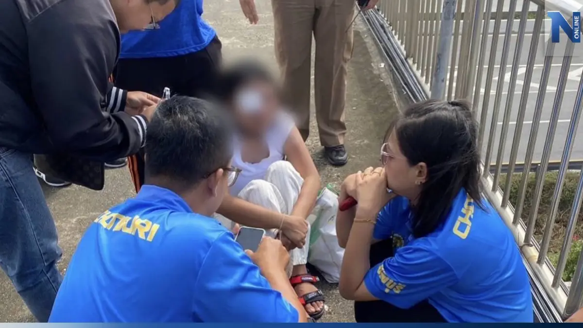 สาวเครียด พยายามโดดสะพานลอย บูรพาวิถี ย่านคลองตำหรุ(มีคลิป) สาวเครียด พยายามโดดสะพานลอย บูรพาวิถี ย่านคลองตำหรุ(มีคลิป)