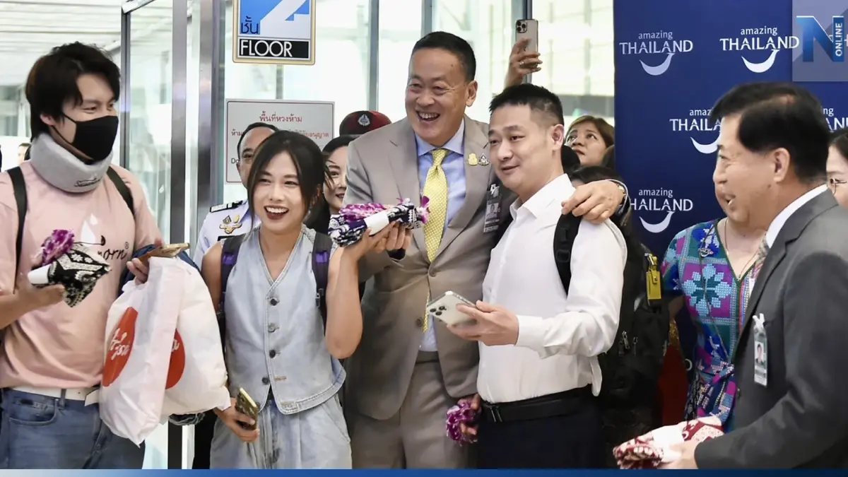 "นายกฯ" ต้อนรับนักท่องเที่ยว ประเดิมไฟล์ทแรกตามมาตรการ "วีซ่าฟรี" "นายกฯ" ต้อนรับนักท่องเที่ยว ประเดิมไฟล์ทแรกตามมาตรการ "วีซ่าฟรี"