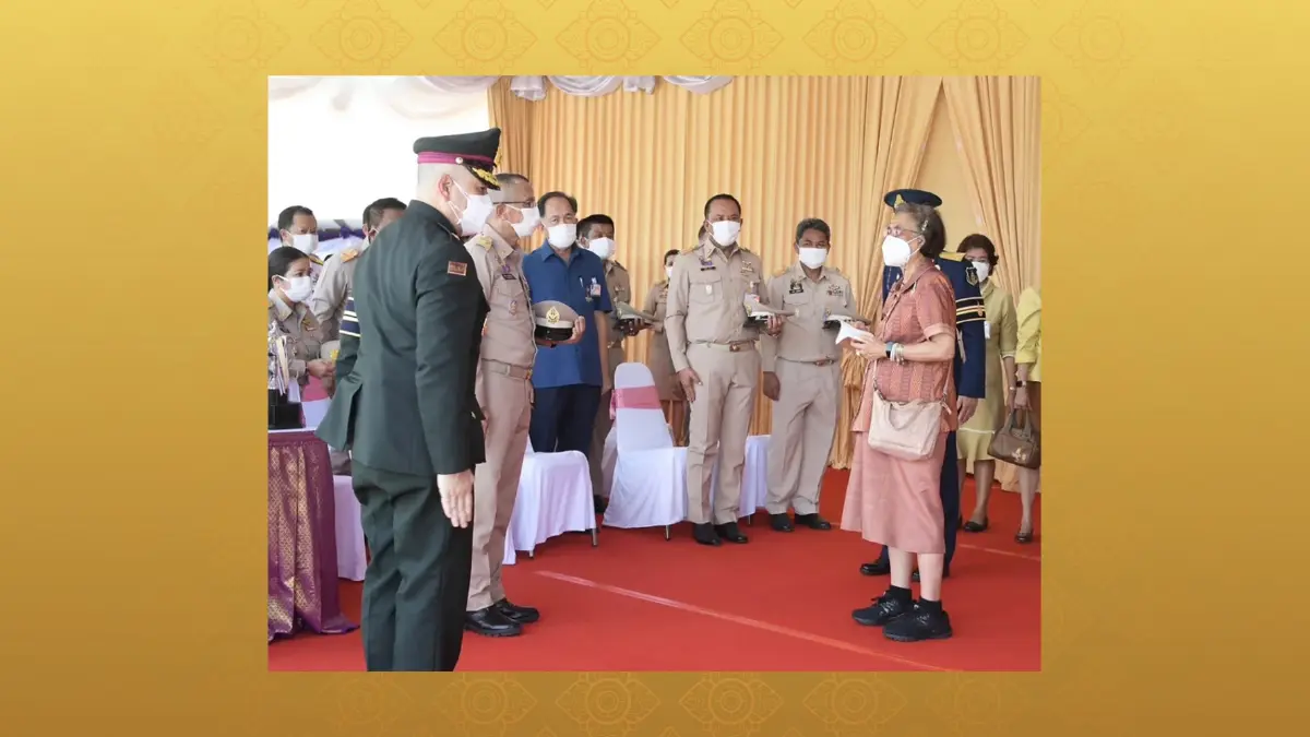 สมเด็จพระกนิษฐาธิราชเจ้า กรมสมเด็จพระเทพรัตนราชสุดาฯ สยามบรมราชกุมารี เสด็จพระราชดำเนินทอดพระเนตรงานของดีเมืองนรา