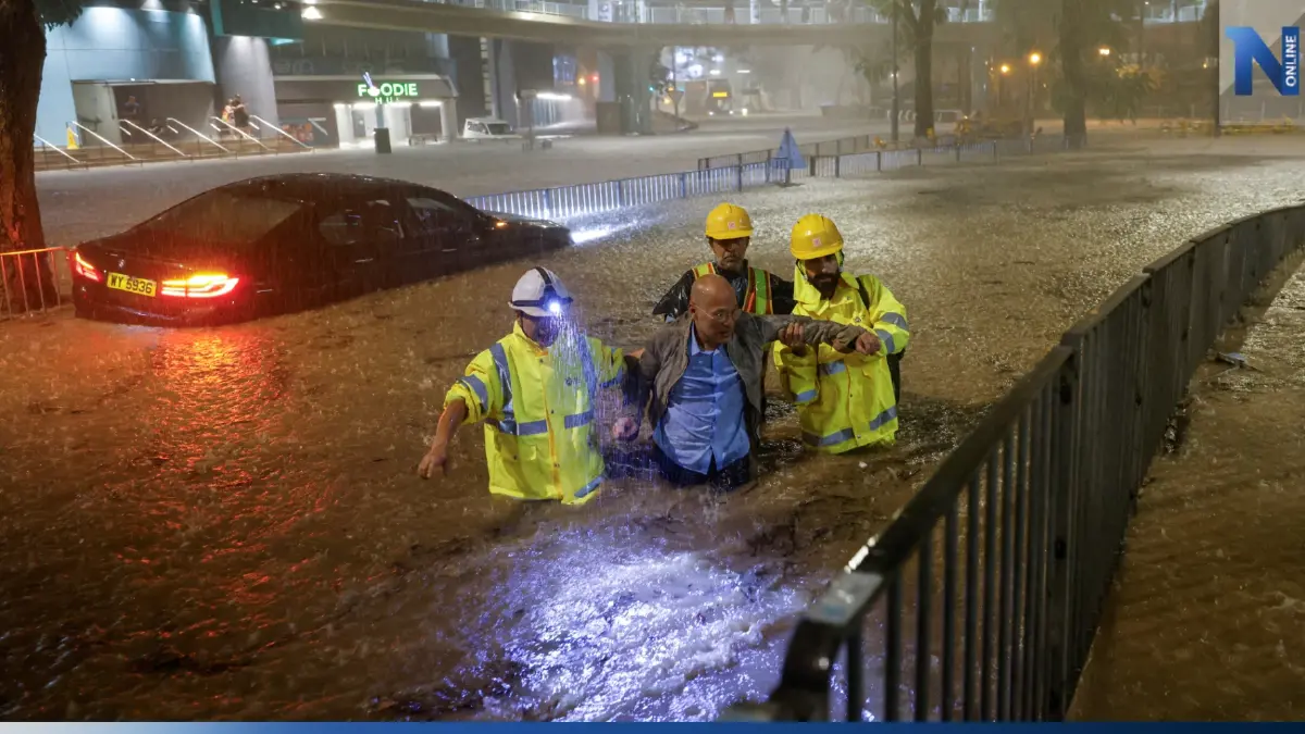 ฮ่องกงเป็นอัมพาต หลังฝนถล่มจมบาดาล เจ็บ 132 คน