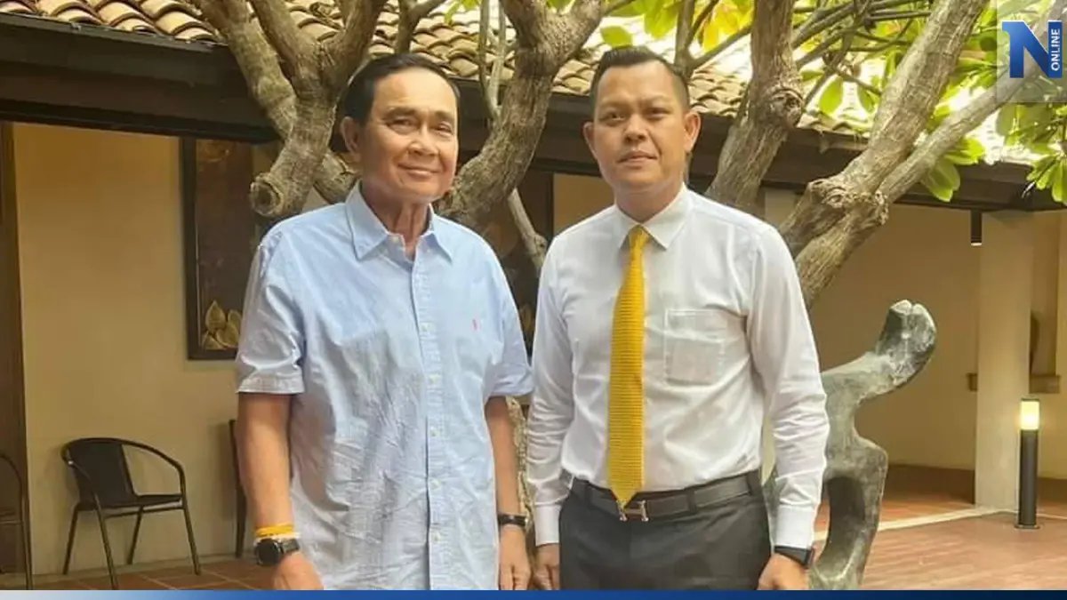 "ธนกร" โชว์ภาพคู่ "ลุงตู่" ยิ้มแย้ม-มีความสุข ฝากความปรารถนาดีถึงคนไทย