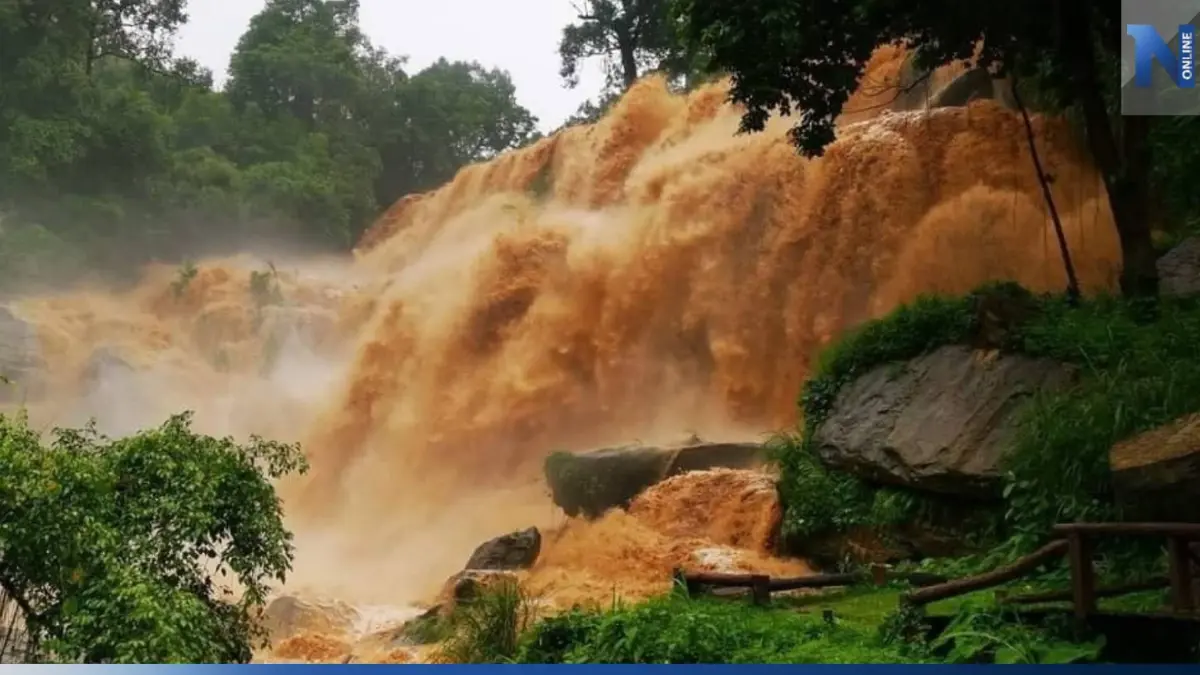 ฝนถล่มดอยอินทนนท์ น้ำป่าทะลัก "น้ำตกแม่กลาง" เตือน 2 ชุมชนเฝ้าระวัง