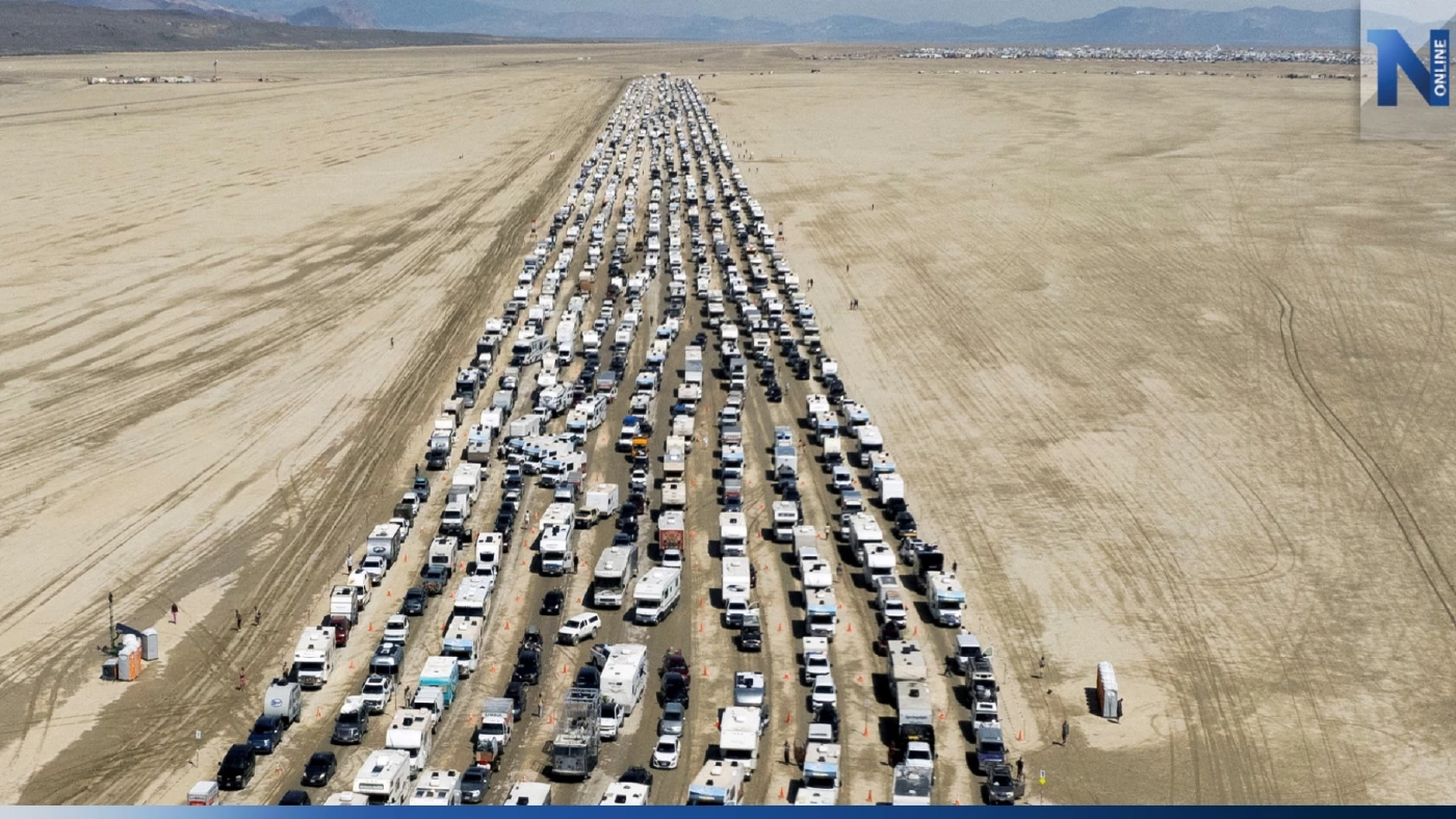 หลายหมื่นคนอพยพออกจากทะเลทราย หลังฝนถล่มเทศกาลดนตรี หลายหมื่นคนอพยพออกจากทะเลทราย หลังฝนถล่มเทศกาลดนตรี