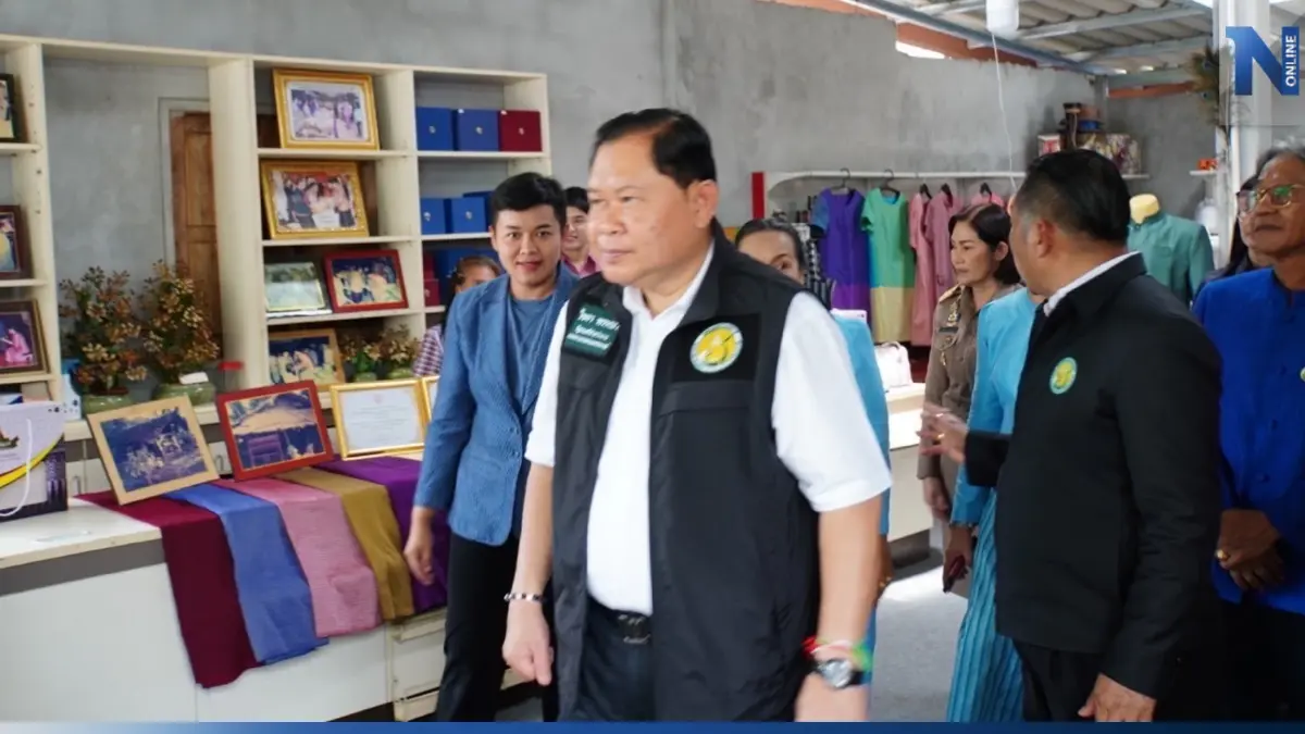 "ไชยา" ลงใต้ดูผ้าไหมเมืองนคร พร้อมดัน Soft Power ผ้าไทยสู่ตลาดโลก "ไชยา" ลงใต้ดูผ้าไหมเมืองนคร พร้อมดัน Soft Power ผ้าไทยสู่ตลาดโลก