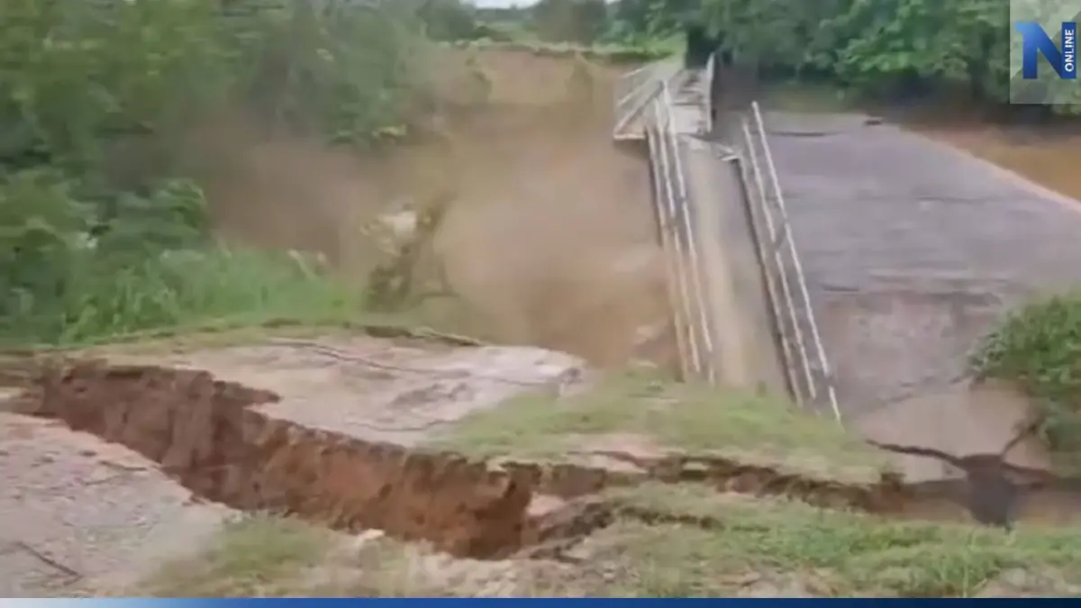 ฝนตกต่อเนื่อง น้ำป่าทะลัก ซัดฝายน้ำล้นพังเสียหาย