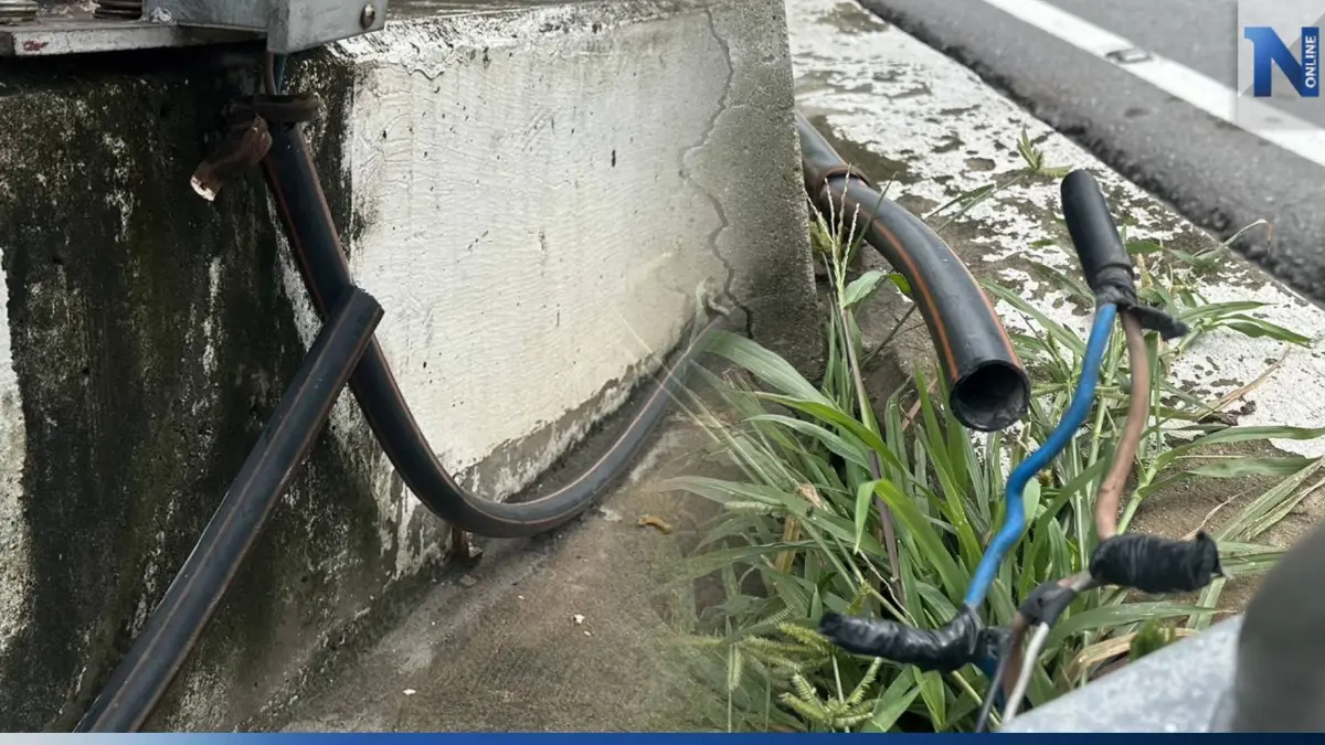 เดือดร้อนมาก! ชาวบ้านร้อง มือดีลักตัดสายไฟซ้ำสอง ไฟดับทั้งซอย