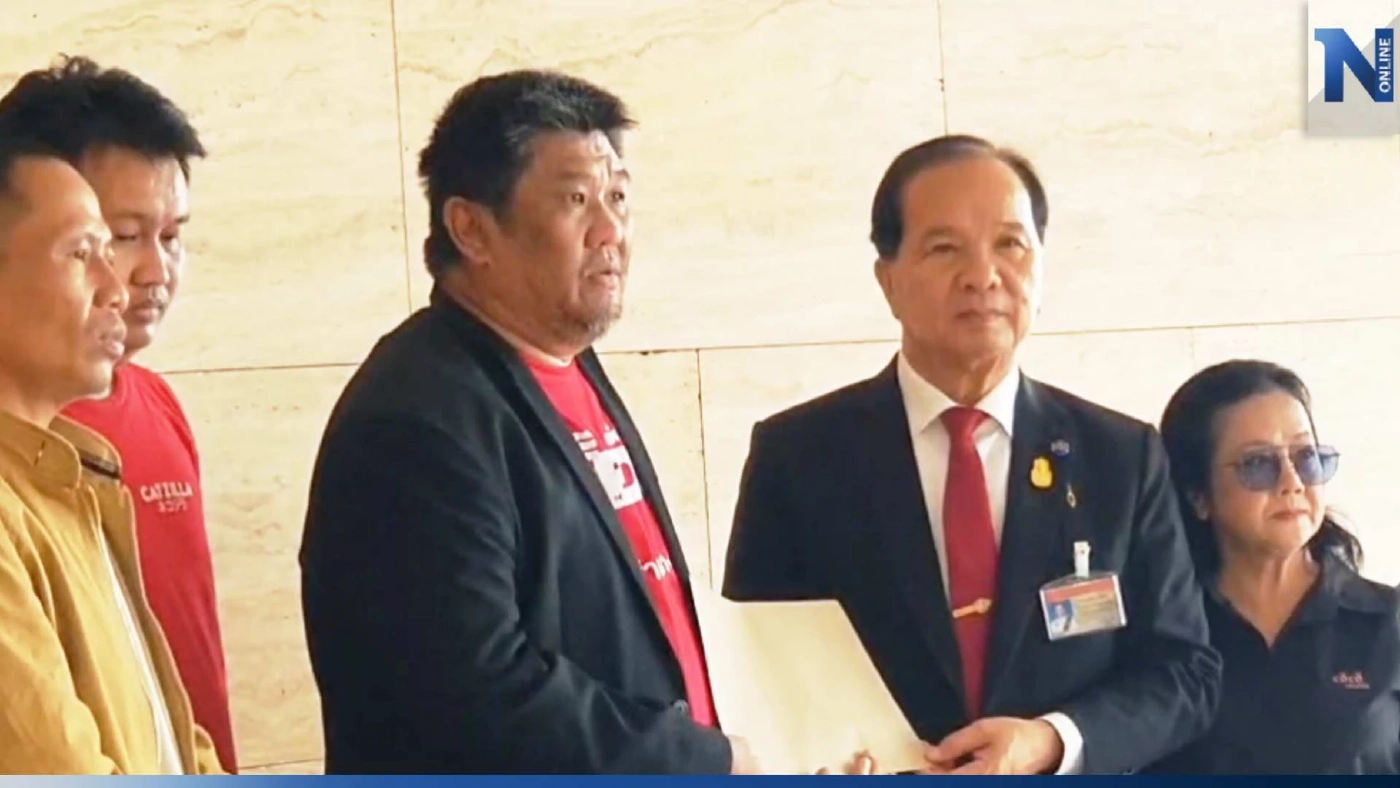 "ศชอ." แท็กทีม "เคสามถุยส์" บุกสภา ยื่นสอบจริยธรรม "ปดิพัทธ์-อมรัตน์"