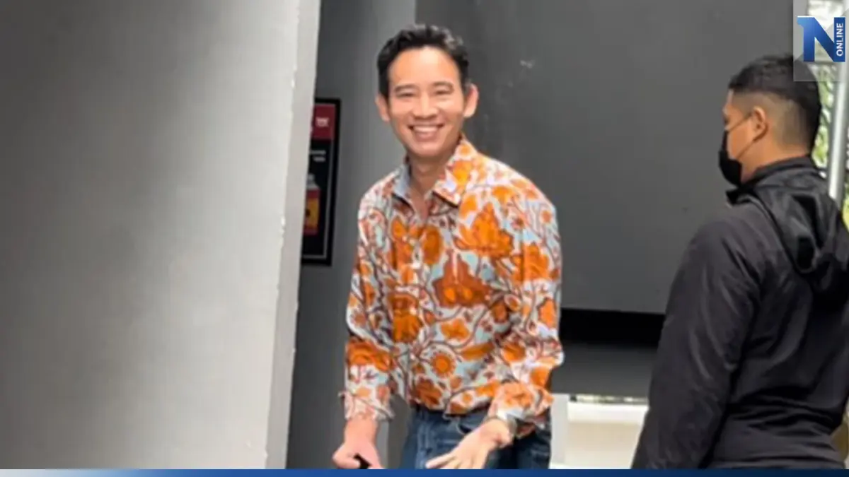 "พิธา" ใส่เสื้อส้มเข้าพรรคเนื่องในวันคล้ายวันเกิด 43 ปี แฟนคลับแห่อวยพร "พิธา" ใส่เสื้อส้มเข้าพรรคเนื่องในวันคล้ายวันเกิด 43 ปี แฟนคลับแห่อวยพร