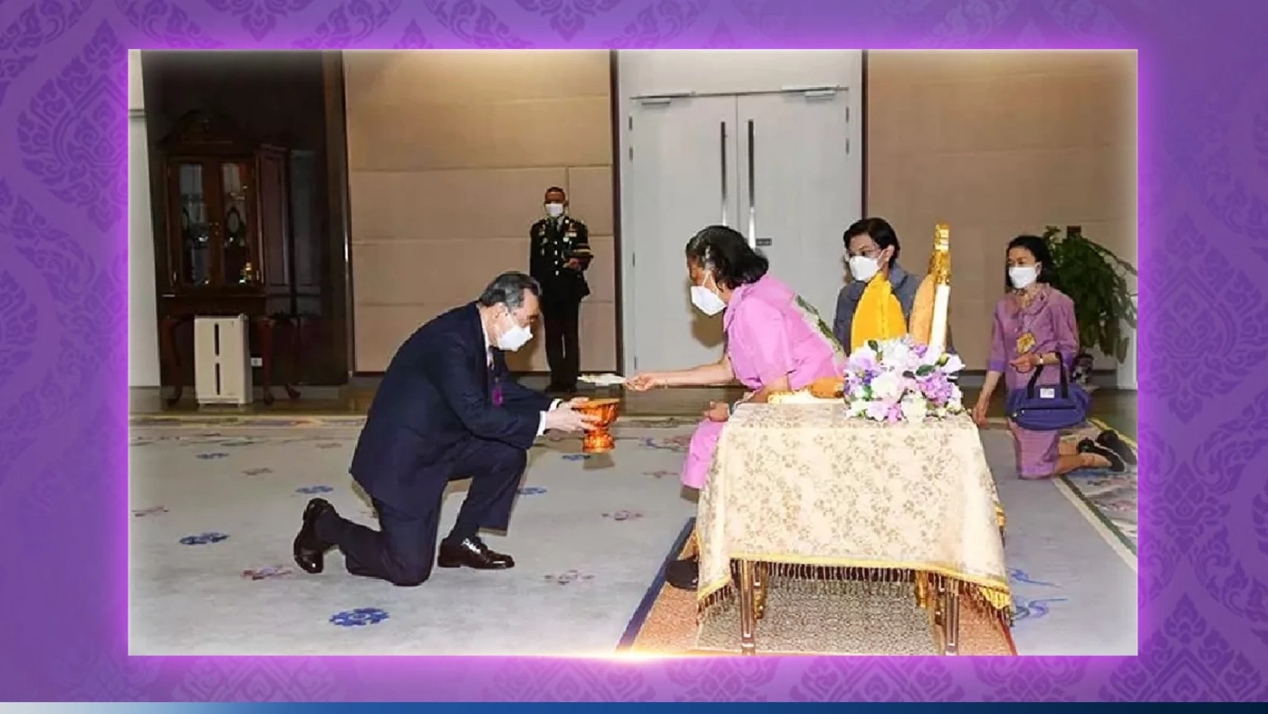 ครอบครัวเจียรวนนท์-ผู้ร่วมทำบุญ ทูลเกล้าฯถวายเงิน 80 ล้านบาท เพื่อการแพทย์ รพ.จุฬาฯ