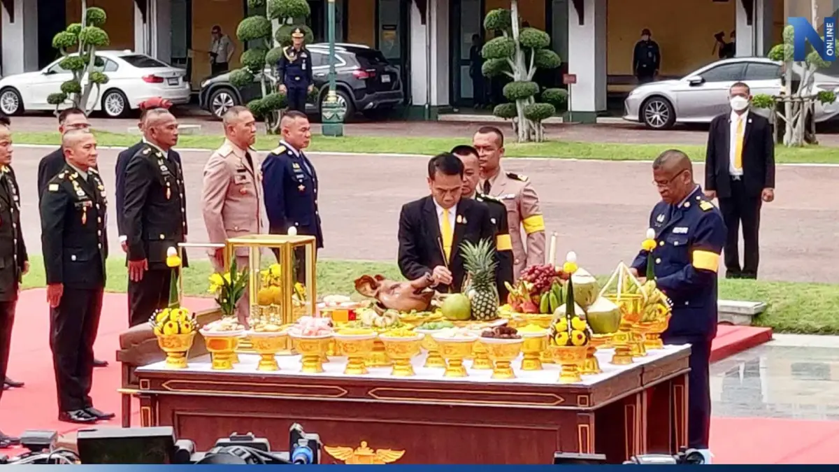 "สุทิน" ถือฤกษ์ดี เลข 13 มงคล เข้ากลาโหม นิมนต์เกจิชื่อดังบ้านเกิดทำพิธี