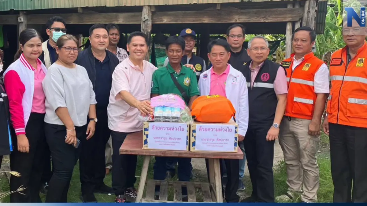 "วราวุธ" ลงพื้นที่ติดตามให้ความช่วยเหลือผู้ประสบเหตุวาตภัย จ.สุพรรณบุรี "วราวุธ" ลงพื้นที่ติดตามให้ความช่วยเหลือผู้ประสบเหตุวาตภัย จ.สุพรรณบุรี