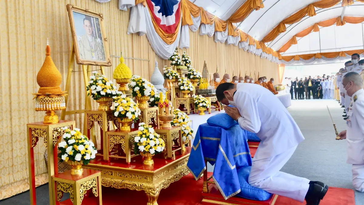 "นายกฯ"พร้อมครม.ร่วมทำบุญตักบาตรเนื่องในวัน"นวมินทรมหาราช" "นายกฯ"พร้อมครม.ร่วมทำบุญตักบาตรเนื่องในวัน"นวมินทรมหาราช"