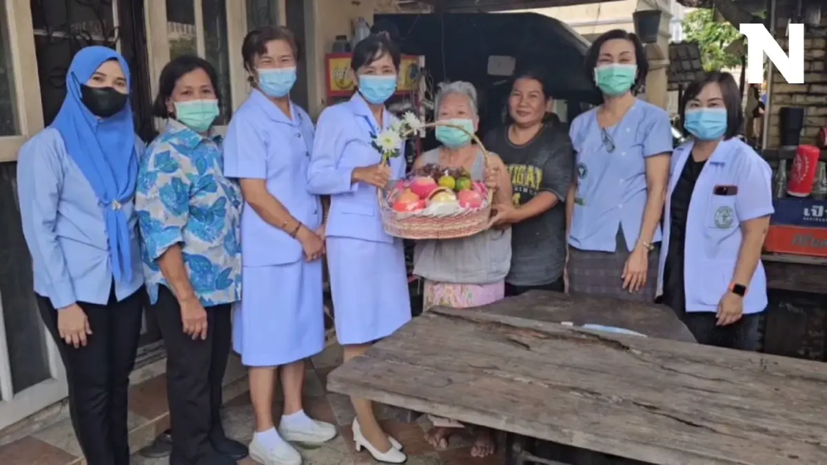 จบสวย! คลิปยายวัย 74 ปี ถูกหมอไล่ออกนอกห้องรักษา รพ.หอบกระเช้าขอโทษ จบสวย! คลิปยายวัย 74 ปี ถูกหมอไล่ออกนอกห้องรักษา รพ.หอบกระเช้าขอโทษ