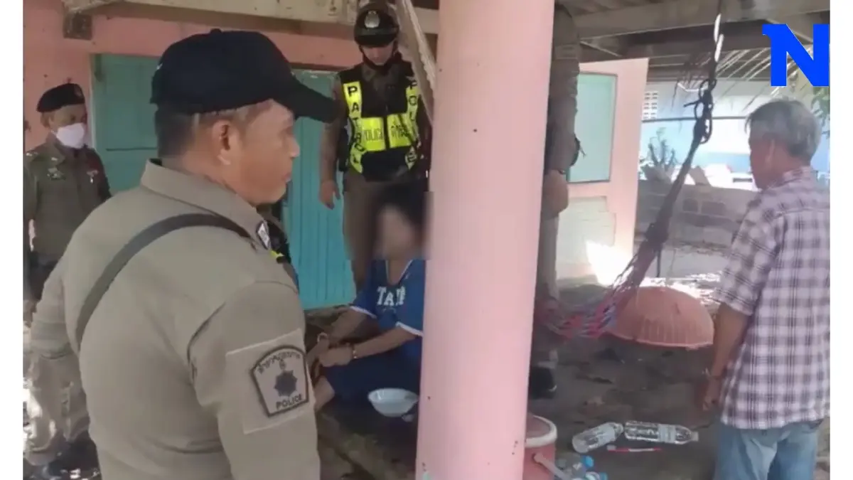 สาวเพื่อนบ้านสติแตก ใช้หวดดายหญ้า ฟันหน้าผากยายข้างบ้านหวิดดับ สาวเพื่อนบ้านสติแตก ใช้หวดดายหญ้า ฟันหน้าผากยายข้างบ้านหวิดดับ