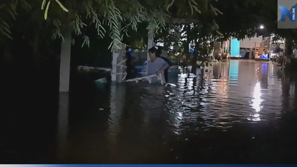 อ่วม! น้ำยมทะลักท่วมหมู่ 1 บ้านปากแคว ต้องเร่งอพยพชาวบ้านหนีน้ำกลางดึก