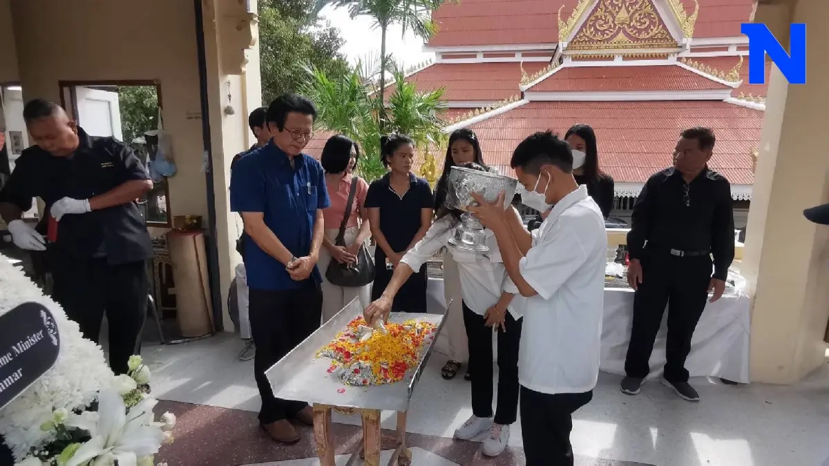 หมอทศพร กับเพื่อนๆร่วมเก็บเถ้าอัฐิน้องตะวัน หมอทศพร กับเพื่อนๆร่วมเก็บเถ้าอัฐิน้องตะวัน
