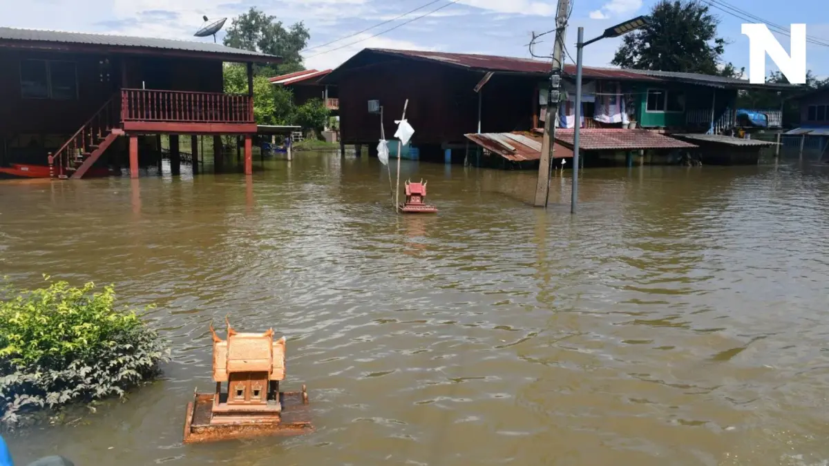ชาวบ้านบางระกำ เสียสละอยู่กับน้ำท่วม 3 เดือน เป็นพื้นที่รับน้ำแทนภาคกลาง ชาวบ้านบางระกำ เสียสละอยู่กับน้ำท่วม 3 เดือน เป็นพื้นที่รับน้ำแทนภาคกลาง