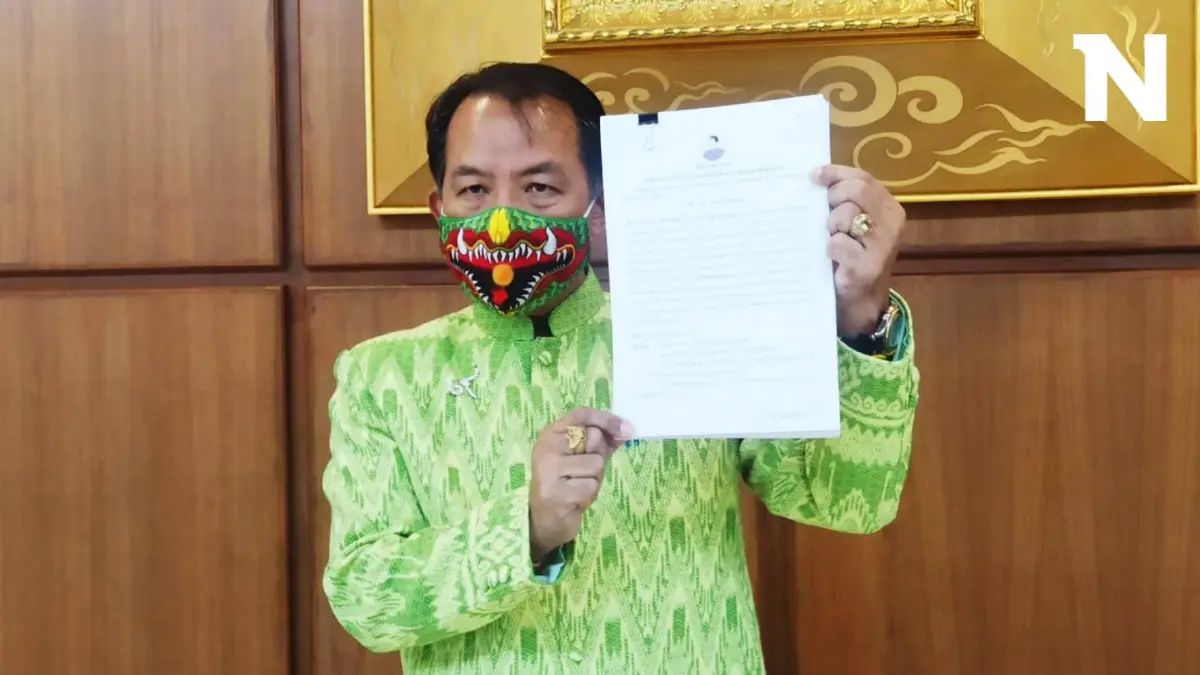 "ศรีสุวรรณ" ยื่นเรื่อง กกต.สอบยุบ "ก้าวไกล" หลังขับ "หมออ๋อง" พ้นพรรค "ศรีสุวรรณ" ยื่นเรื่อง กกต.สอบยุบ "ก้าวไกล" หลังขับ "หมออ๋อง" พ้นพรรค