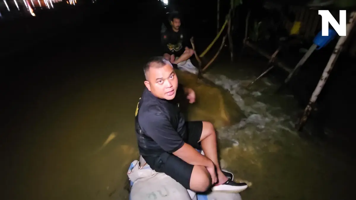 เกินต้าน! มวลน้ำมูลพังกระสอบทราย ทะลักท่วมเมืองวารินชำราบชั้นใน เกินต้าน! มวลน้ำมูลพังกระสอบทราย ทะลักท่วมเมืองวารินชำราบชั้นใน