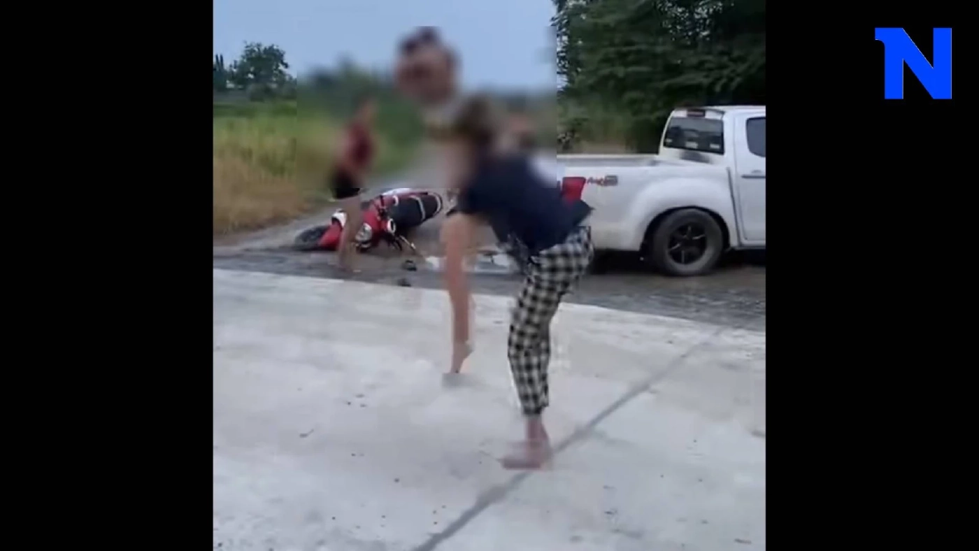 2 สาววัยรุ่น เดือด นัดปะฉะดะ ตบกัน เปิดก่อนได้ปูด ของจริง#บางเลนเดือดอีกแล้ว