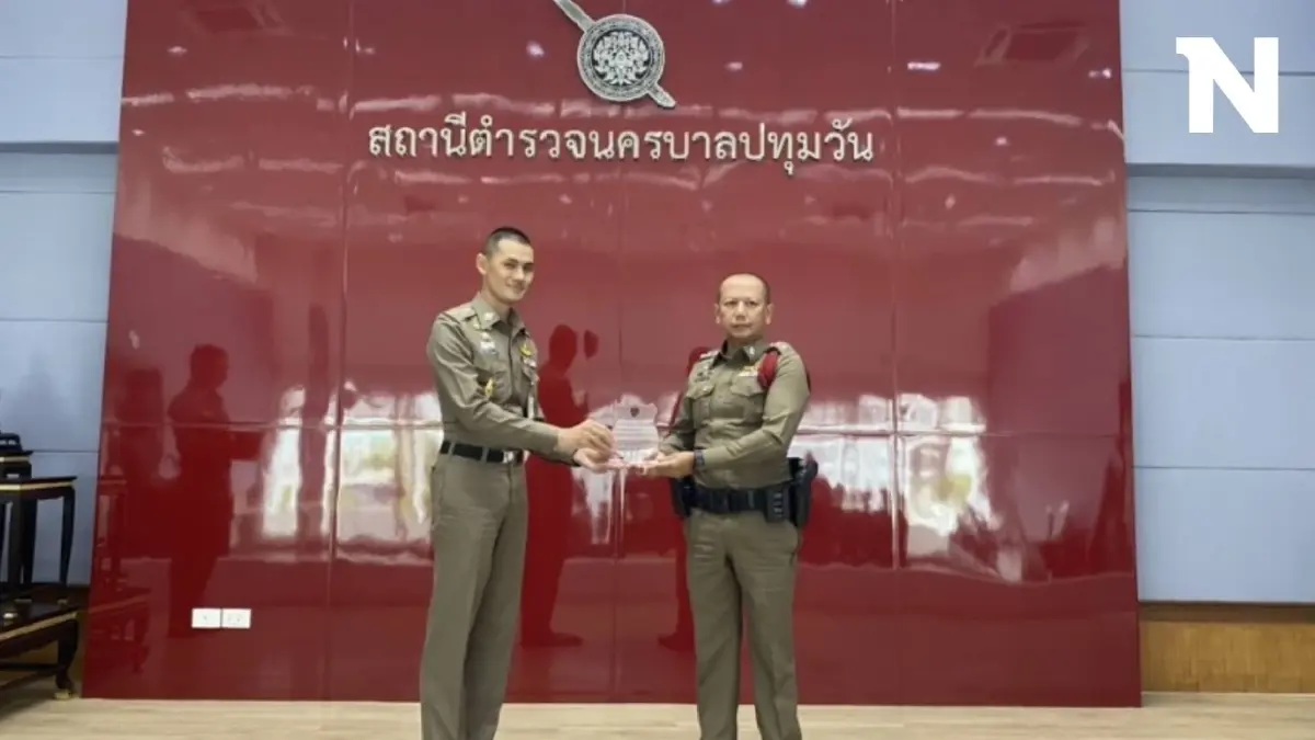 สน.ปทุมวัน มอบโล่เกียรติคุณ ตร.ระงับเหตุกราดยิงในห้างดัง สน.ปทุมวัน มอบโล่เกียรติคุณ ตร.ระงับเหตุกราดยิงในห้างดัง