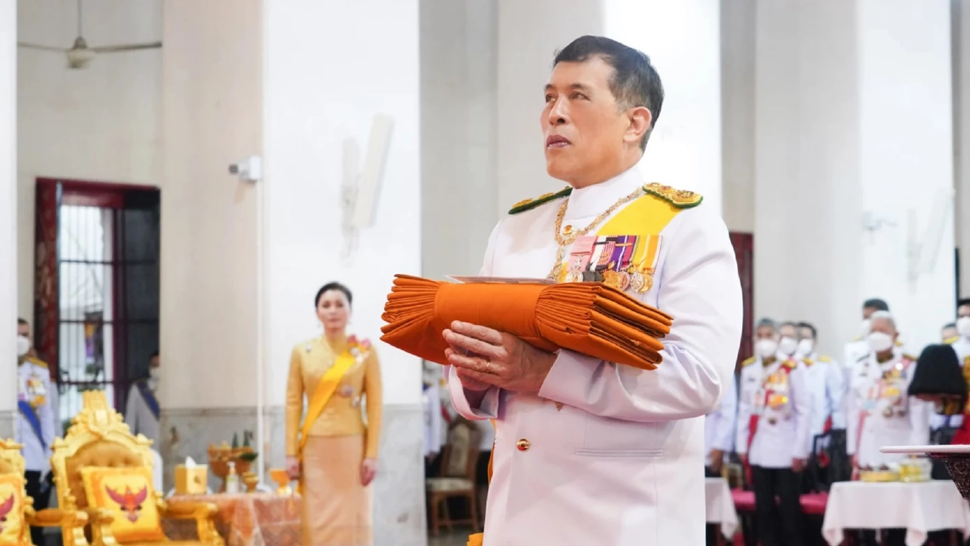 ในหลวง พระราชินี ทรงบำเพ็ญพระราชกุศลถวายผ้าพระกฐิน วัดมหาธาตุ